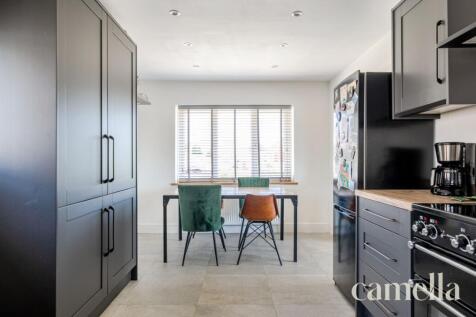 Kitchen / dining room