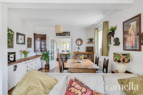 Lounge / Dining Room