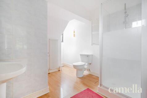 En-Suite to Bedroom 1