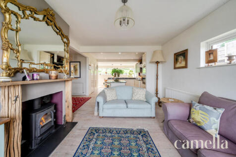 OPEN PLAN KITCHEN, DINING & LIVING ROOM