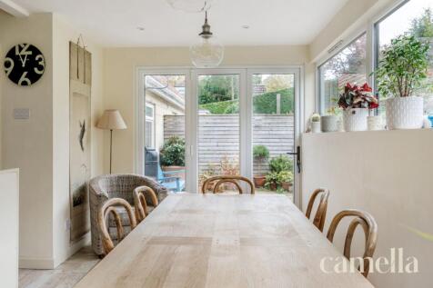 OPEN PLAN KITCHEN, DINING & LIVING ROOM