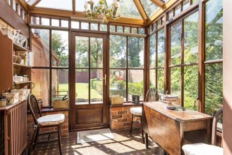 Conservatory/Breakfast Area