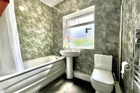 Family Bathroom/ WC