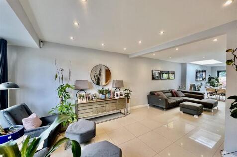Through Lounge
