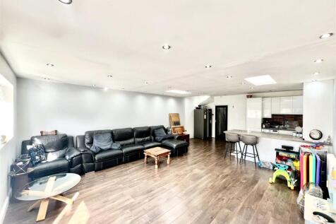 Kitchen/ Living Room