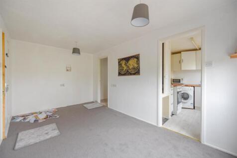 LOUNGE/BEDROOM