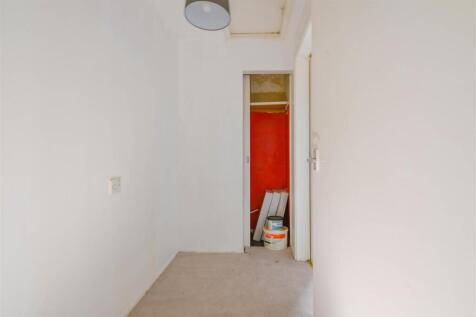 DRESSING ROOM