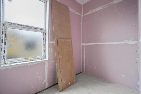 FLAT 1 SHOWER ROOM