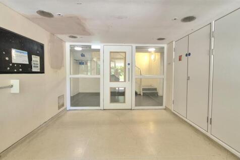COMMUNAL ENTRANCE