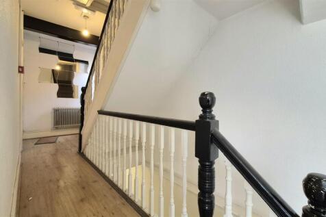 COMMUNAL ENTRANCE