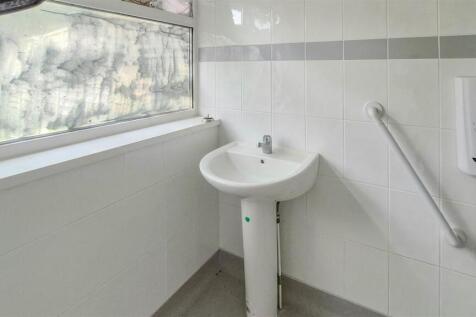 0088showerroom.jpg