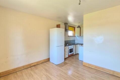 OPEN PLAN LOUNGE/KITCHEN