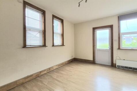 LIVING ROOM AREA