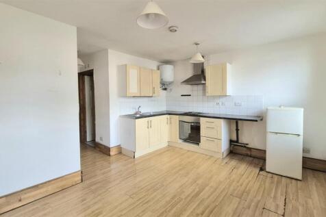 OPEN PLAN LOUNGE/KITCHEN