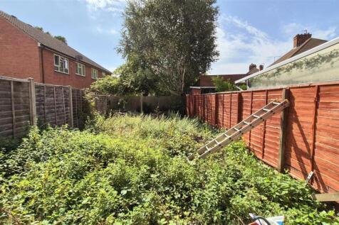 CORNER PLOT GARDENS