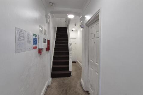 COMMUNAL ENTRANCE