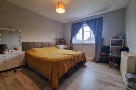 Spacious Double Bedr