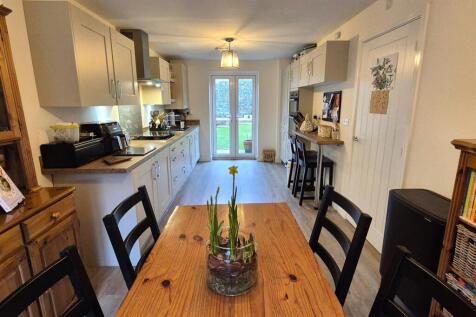 Spacious Kitchen/Din