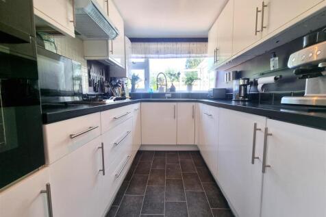 Well Fitted Kitchen