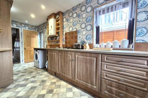 Spacious Kitchen