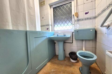 Walk-In Shower Room
