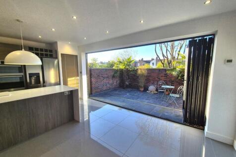 Bi-Fold Doors To Pat