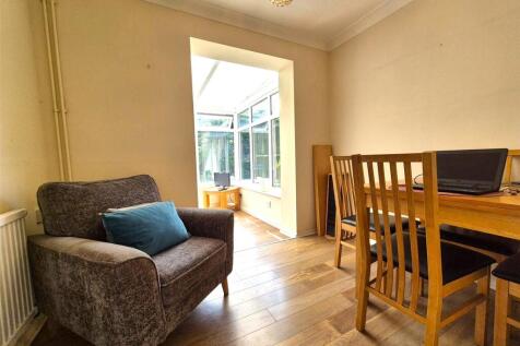 Bedroom/Dining Room
