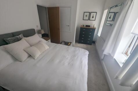 BEDROOM 1.2