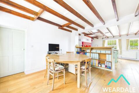 Kitchen/Dining Area