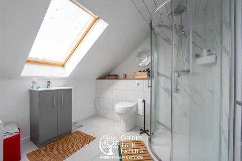 Double Garage - Bathroom