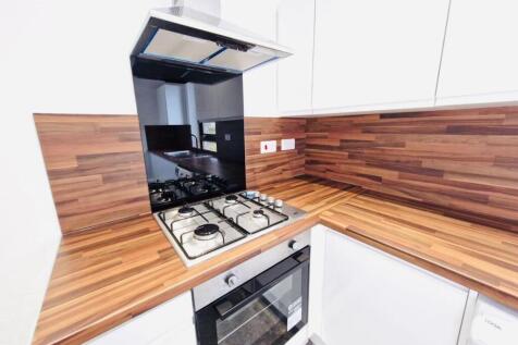22 Izatt Terrace kitchen 1.jpeg
