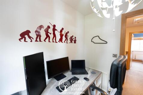 Third bedroom/Study