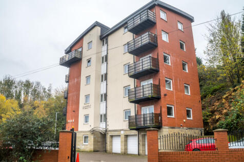 BARWICK COURT MORLEY LEEDS LS27 8JT