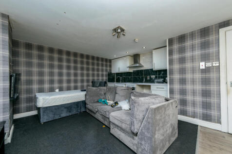 BASEEMENT FLAT AT 238 DEWSBURY ROAD BEESTON LEEDS