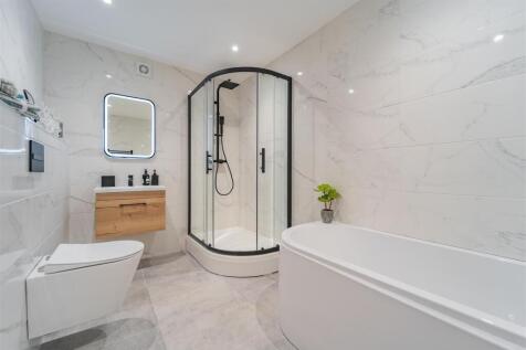05.Bathroom1-1.jpg