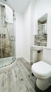 En suite to bedroom 2