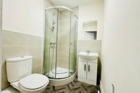 Ensuite to bedroom 1