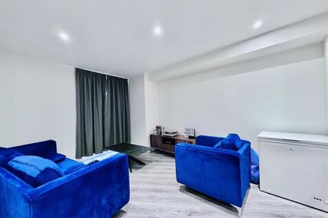 Open plan living/dining area