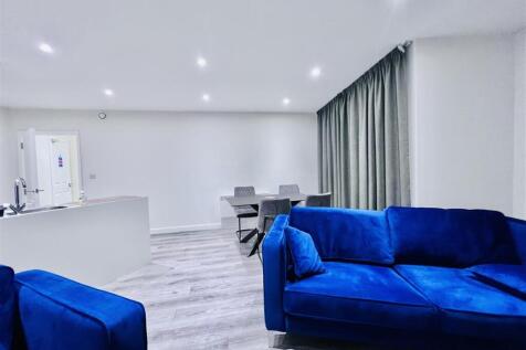 Open plan living/dining area