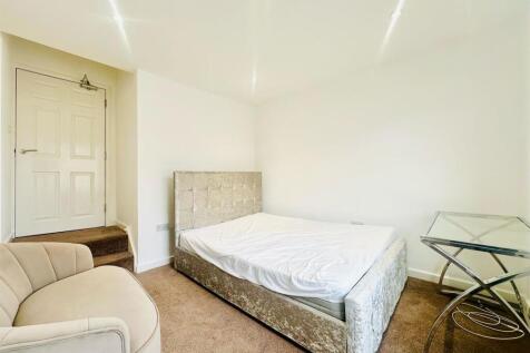Bedroom 2/Living Room