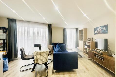 Living/Dining Area