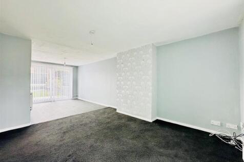 Living/dining area