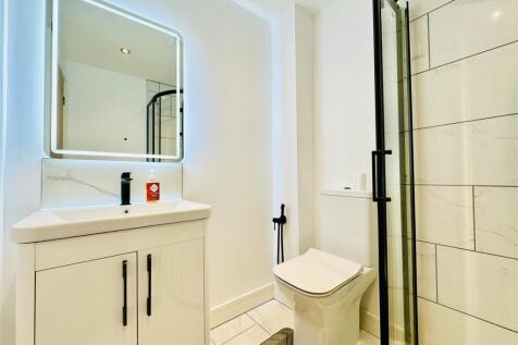 En suite to Bedroom 2