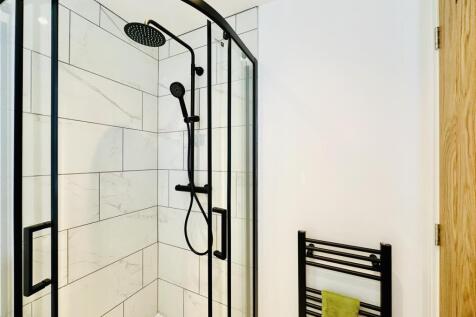 En suite to Bedroom 2
