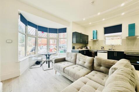 Communal Kitchen/Living