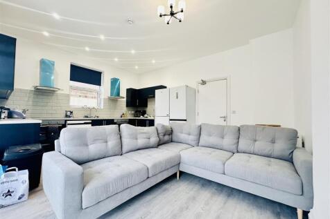 Communal Kitchen/Living