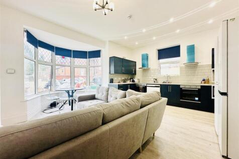 Communal Kitchen/Living