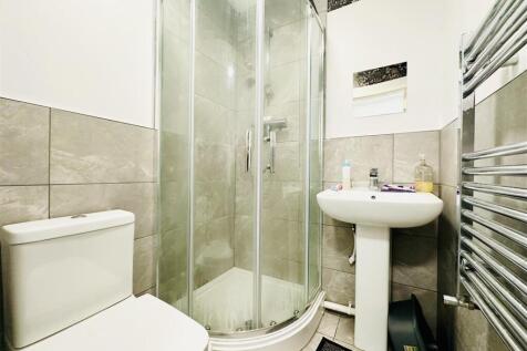 En suite to Bedroom 3