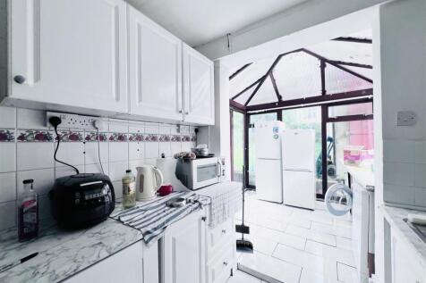 Kitchen/ Conservatory