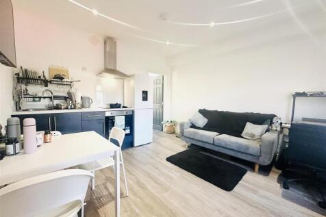 Open plan living/kitchen